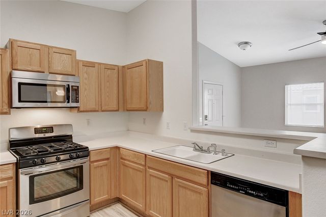 2052 Quarry Ridge Street 201, Las Vegas, NV 89117
