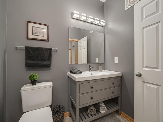 5970 W 16th Street 712, Saint Louis Park, MN 55416