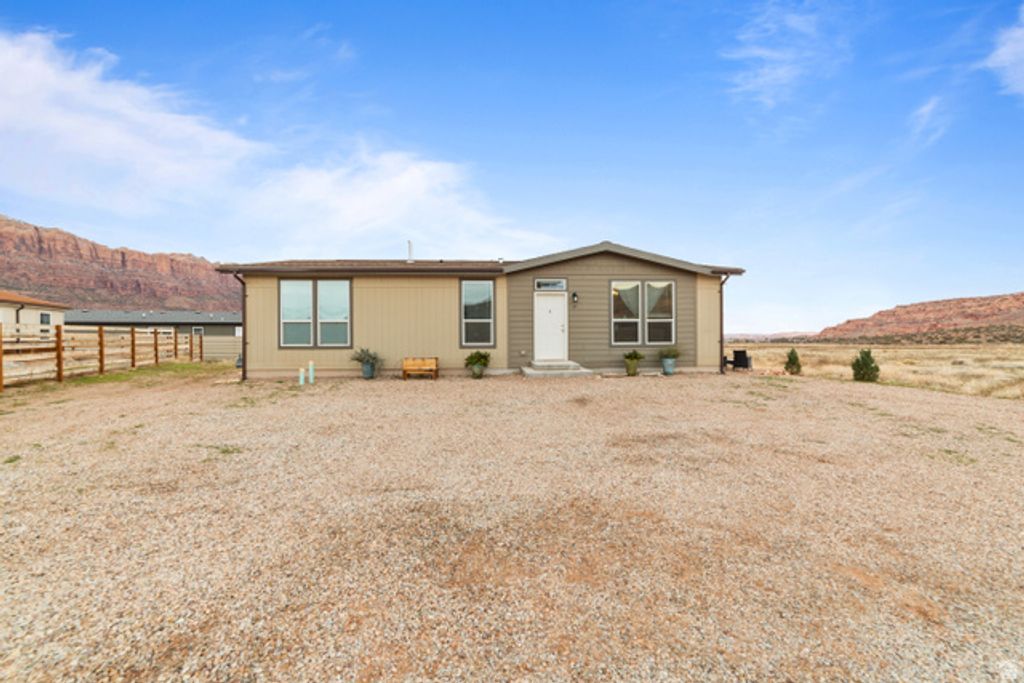 19 S ENTRADA CIR, Moab, UT 84532