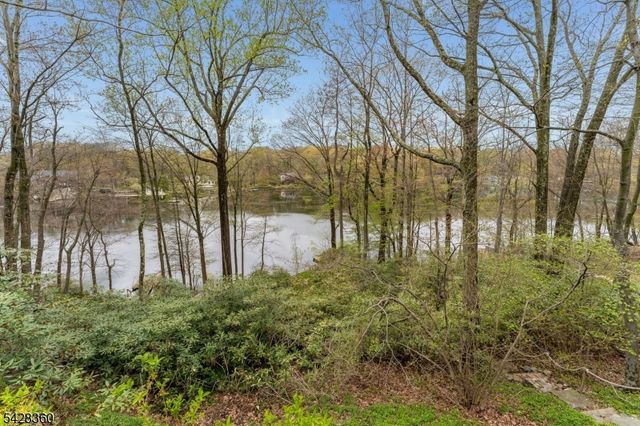 351 E Lakeshore Dr, Vernon Twp., NJ 07422