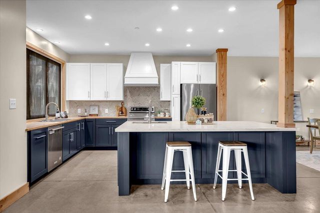 418 Moonstone Way, Redding, CA 96003