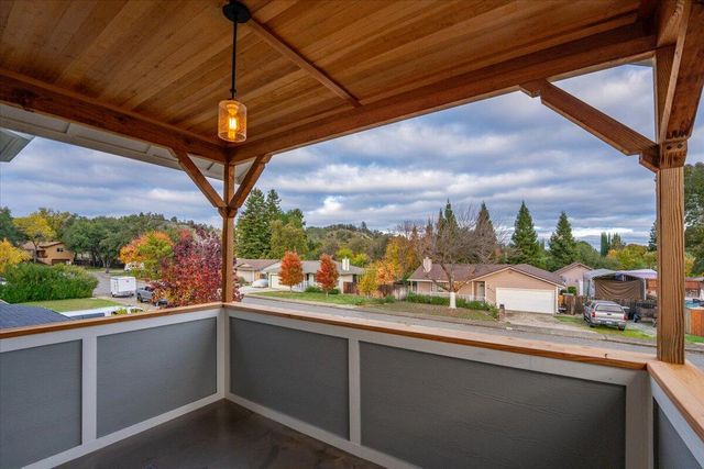 418 Moonstone Way, Redding, CA 96003