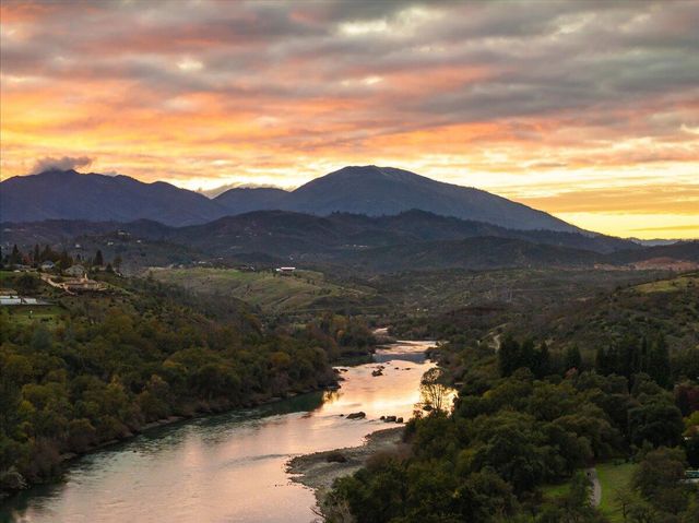 418 Moonstone Way, Redding, CA 96003