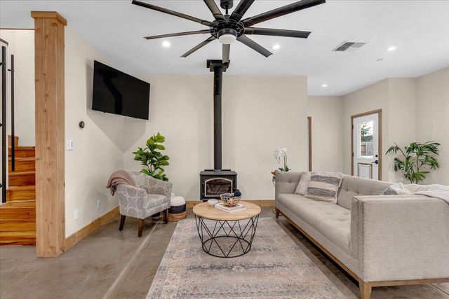 418 Moonstone Way, Redding, CA 96003