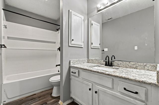506 W Warrior Trail, Grand Prairie, TX 75052