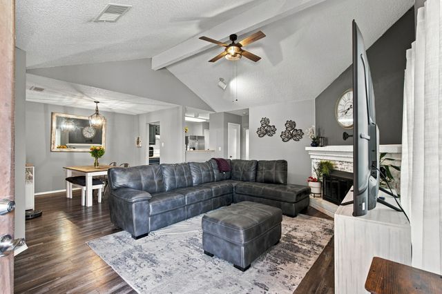 506 W Warrior Trail, Grand Prairie, TX 75052