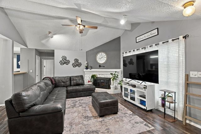 506 W Warrior Trail, Grand Prairie, TX 75052