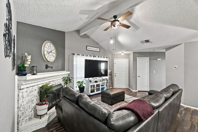 506 W Warrior Trail, Grand Prairie, TX 75052