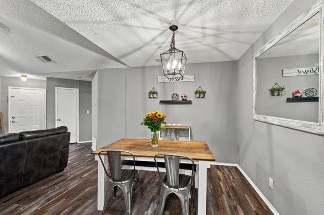 506 W Warrior Trail, Grand Prairie, TX 75052