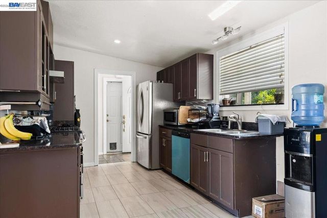 30544 Hoylake St, Hayward, CA 94544