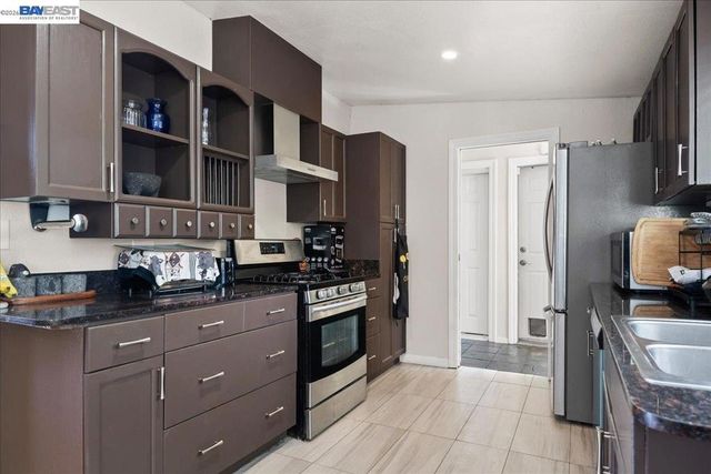 30544 Hoylake St, Hayward, CA 94544