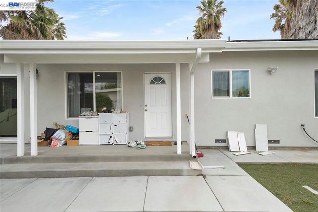 30544 Hoylake St, Hayward, CA 94544