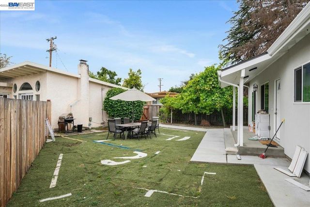 30544 Hoylake St, Hayward, CA 94544