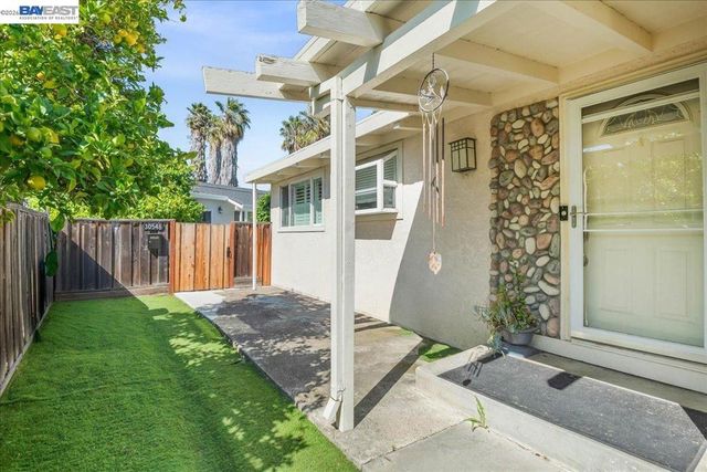 30544 Hoylake St, Hayward, CA 94544