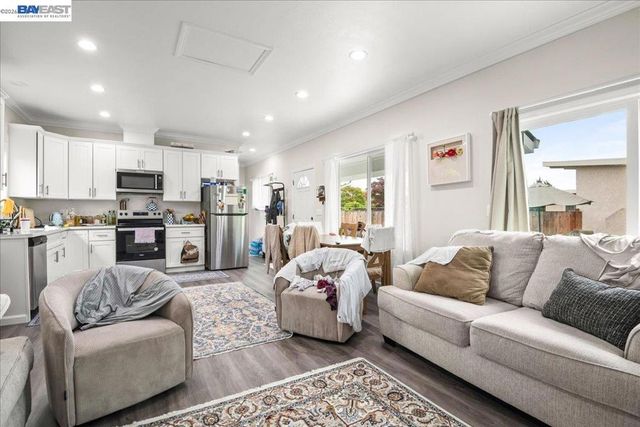 30544 Hoylake St, Hayward, CA 94544