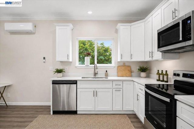30544 Hoylake St, Hayward, CA 94544