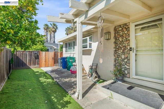 30544 Hoylake St, Hayward, CA 94544