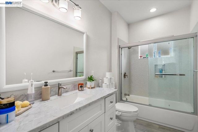 30544 Hoylake St, Hayward, CA 94544