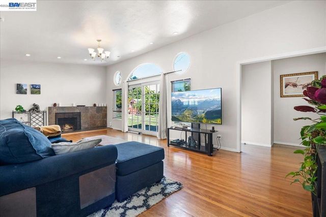 30544 Hoylake St, Hayward, CA 94544