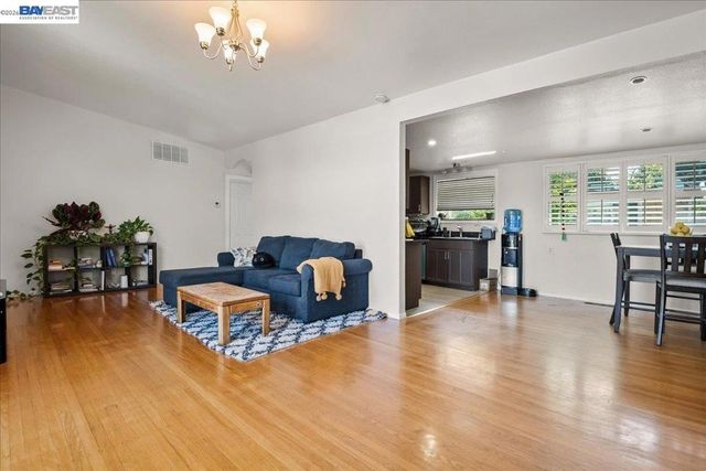 30544 Hoylake St, Hayward, CA 94544
