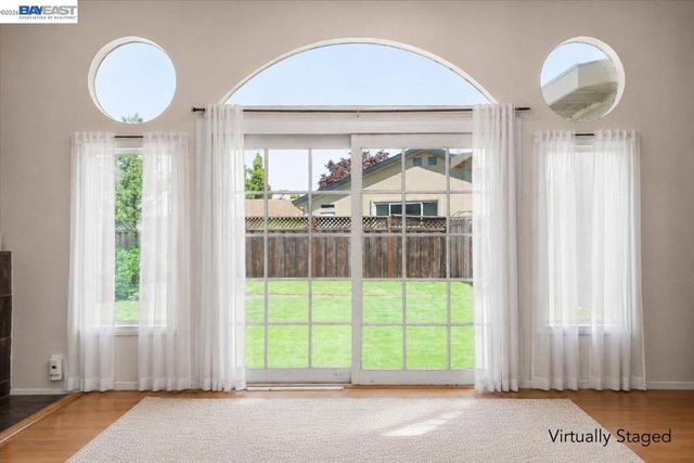 30544 Hoylake St, Hayward, CA 94544