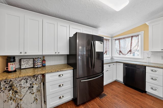 1050 Stadium Drive, Joshua, TX 76058