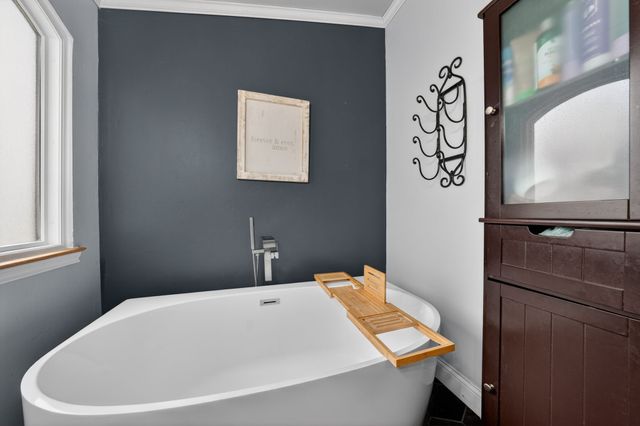 1050 Stadium Drive, Joshua, TX 76058