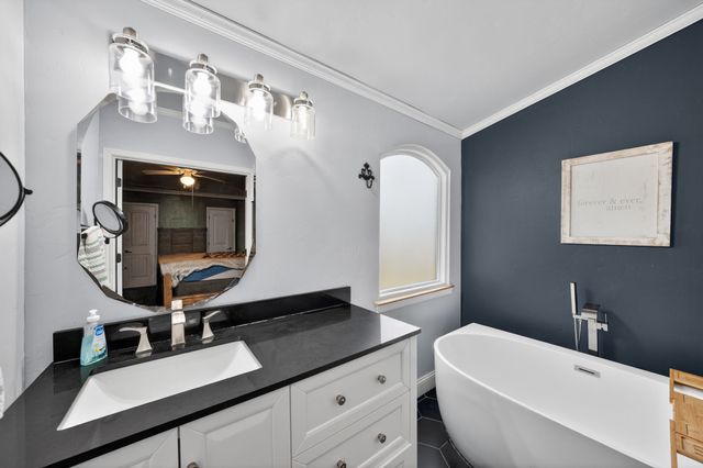 1050 Stadium Drive, Joshua, TX 76058