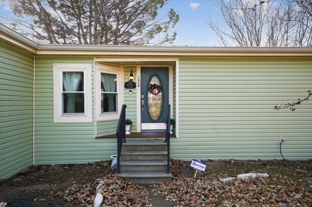 1050 Stadium Drive, Joshua, TX 76058