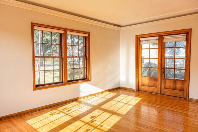 208 West Putnum Avenue, Ganado, TX 77962