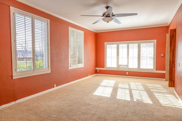 208 West Putnum Avenue, Ganado, TX 77962