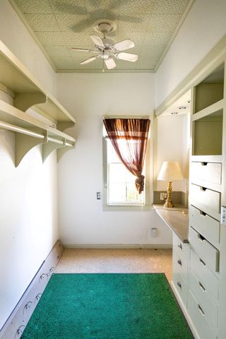 208 West Putnum Avenue, Ganado, TX 77962