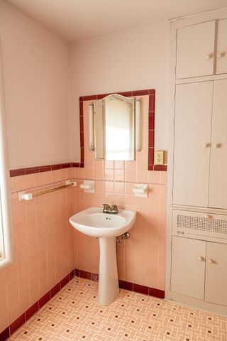 208 West Putnum Avenue, Ganado, TX 77962