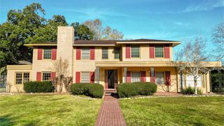 208 West Putnum Avenue, Ganado, TX 77962