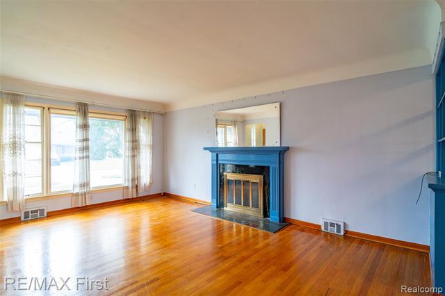 20219 Chalon Street, Saint Clair Shores, MI 48080