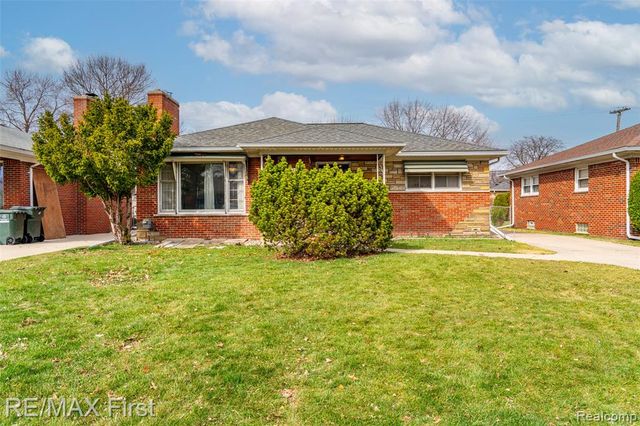 20219 Chalon Street, Saint Clair Shores, MI 48080