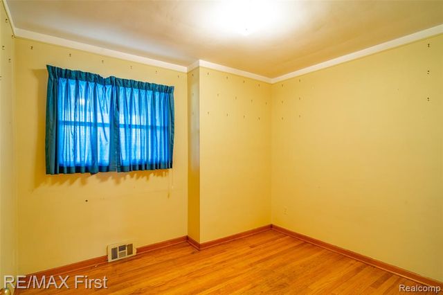 20219 Chalon Street, Saint Clair Shores, MI 48080