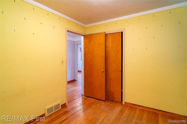 20219 Chalon Street, Saint Clair Shores, MI 48080