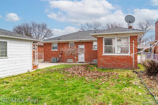 20219 Chalon Street, Saint Clair Shores, MI 48080
