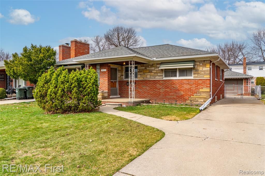 20219 Chalon Street, Saint Clair Shores, MI 48080