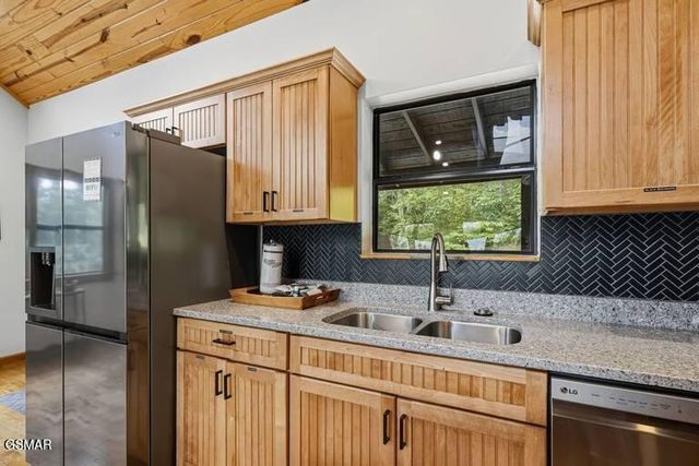 859 Pinnacle Vista Road, Gatlinburg, TN 37738