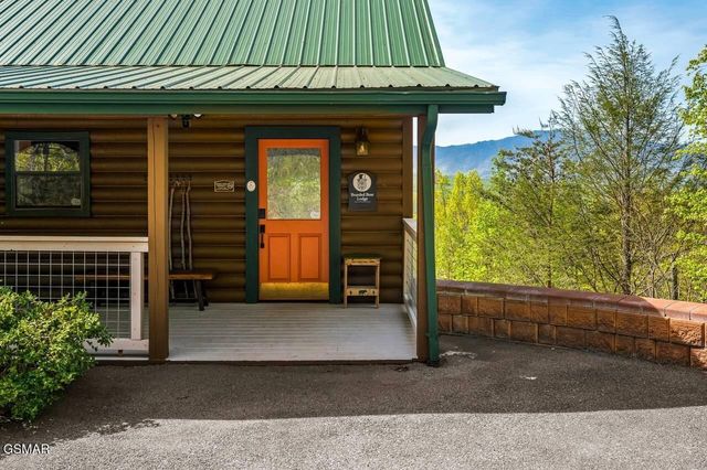 859 Pinnacle Vista Road, Gatlinburg, TN 37738
