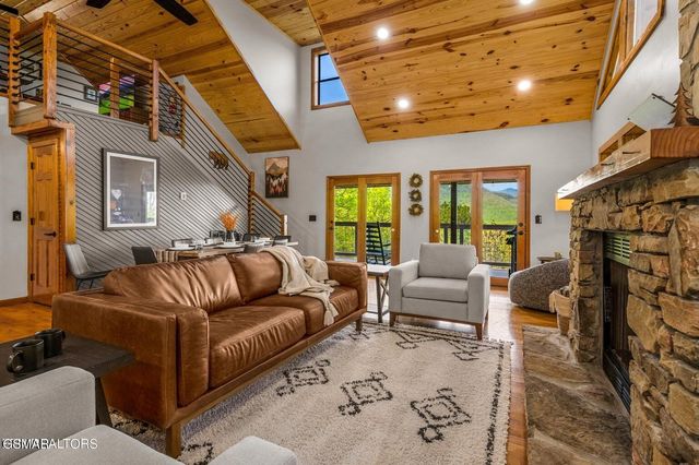 859 Pinnacle Vista Road, Gatlinburg, TN 37738