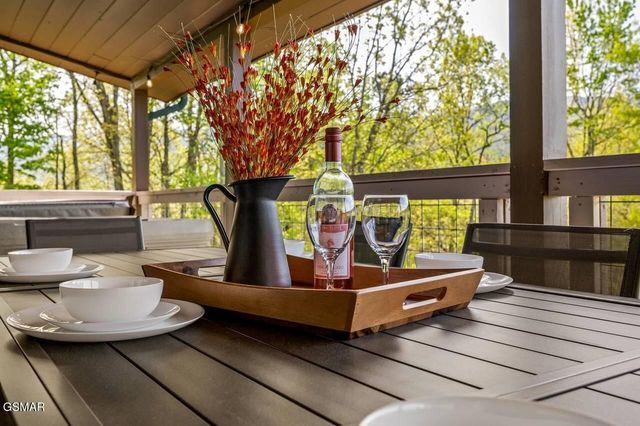 859 Pinnacle Vista Road, Gatlinburg, TN 37738