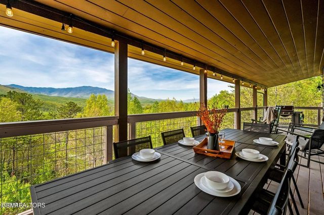 859 Pinnacle Vista Road, Gatlinburg, TN 37738