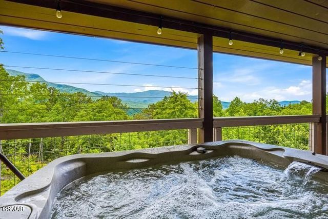 859 Pinnacle Vista Road, Gatlinburg, TN 37738