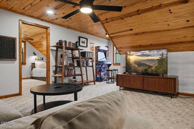 859 Pinnacle Vista Road, Gatlinburg, TN 37738