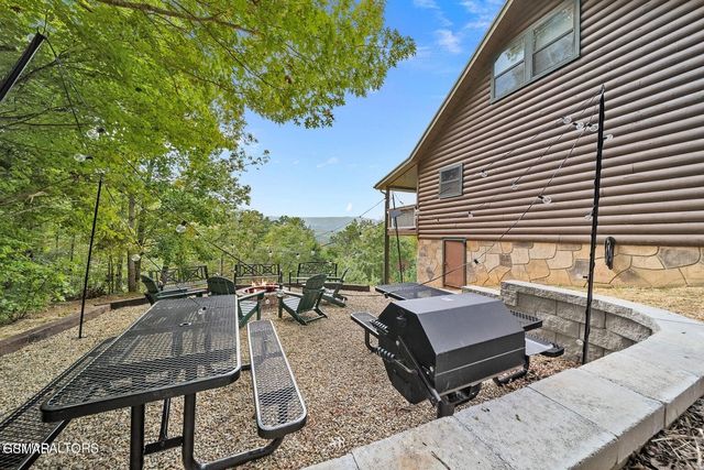 859 Pinnacle Vista Road, Gatlinburg, TN 37738