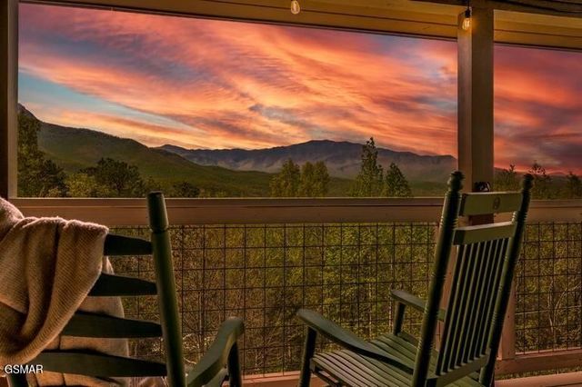 859 Pinnacle Vista Road, Gatlinburg, TN 37738