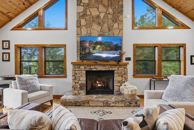 859 Pinnacle Vista Road, Gatlinburg, TN 37738